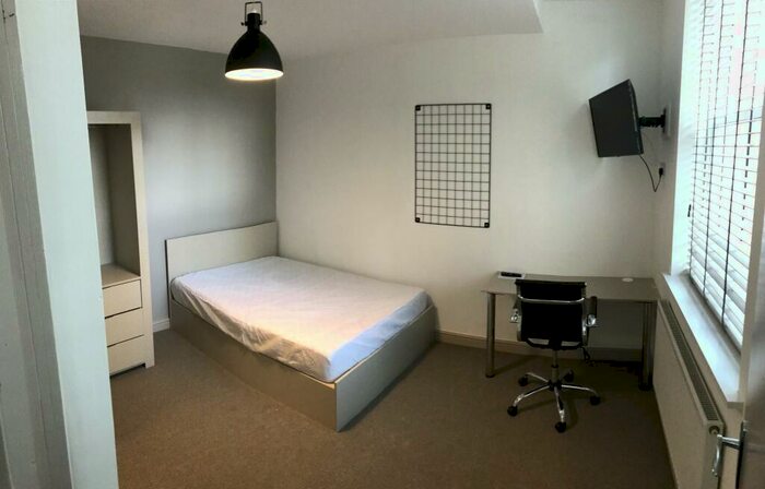 6 Bedroom House To Rent In Rectory Place, Loughborough, LE11