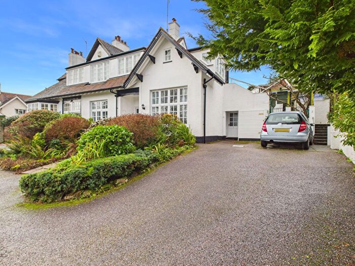2 Bedroom Flat For Sale In Bickwell Valley, Sidmouth, EX10