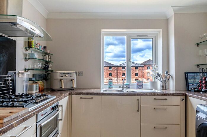 3 Bedroom Flat For Sale In St Leonards, Exeter, EX2
