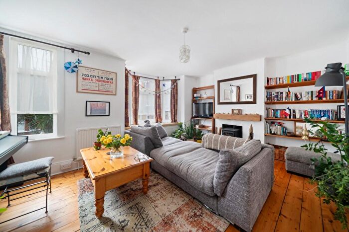 2 Bedroom Flat To Rent In Queen Mary Road, London, SE19