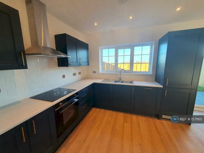 3 Bedroom Semi-Detached House To Rent In Orchard Way, Wisbech, PE13