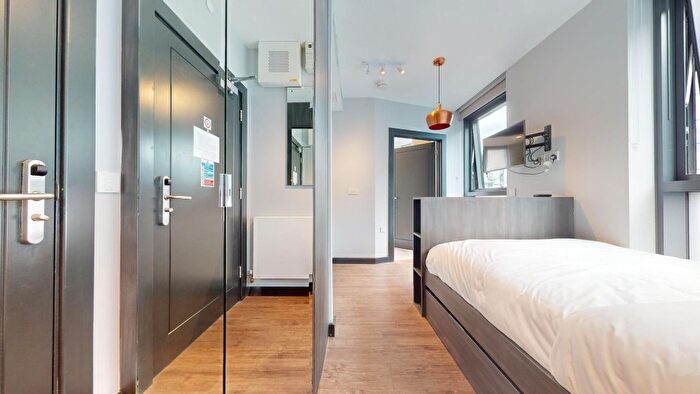 Studio To Rent In Crossharbour Plaza, London, E14