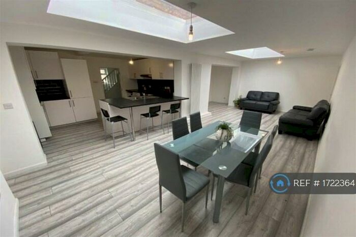 6 Bedroom Semi-Detached House To Rent In Hetley Road, Beeston, Nottingham, NG9