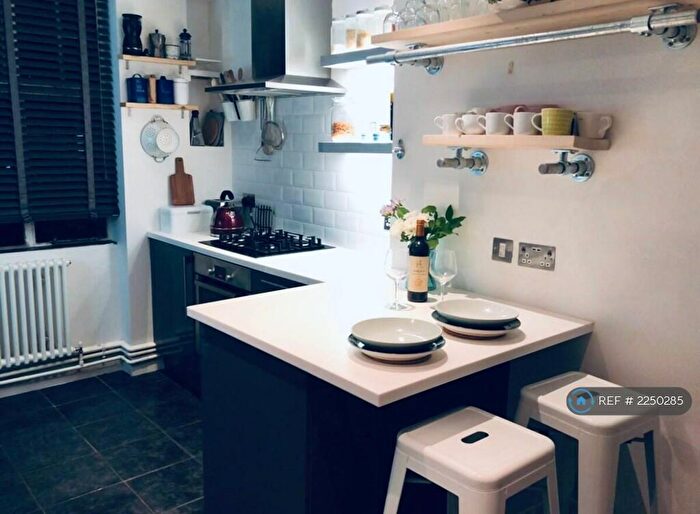 3 Bedroom Flat To Rent In Shore Road, London, E9