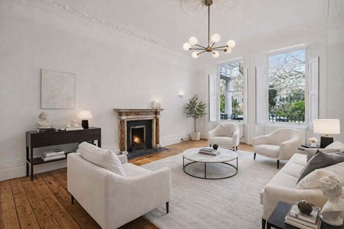 2 Bedroom Flat For Sale In Courtfield Gardens, Earls Court, SW5