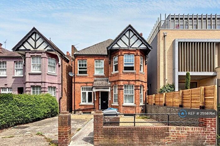 2 Bedroom Flat To Rent In Brondesbury Park, London, NW2