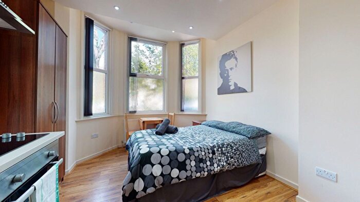 Studio To Rent In St. Pauls Avenue, London, NW2