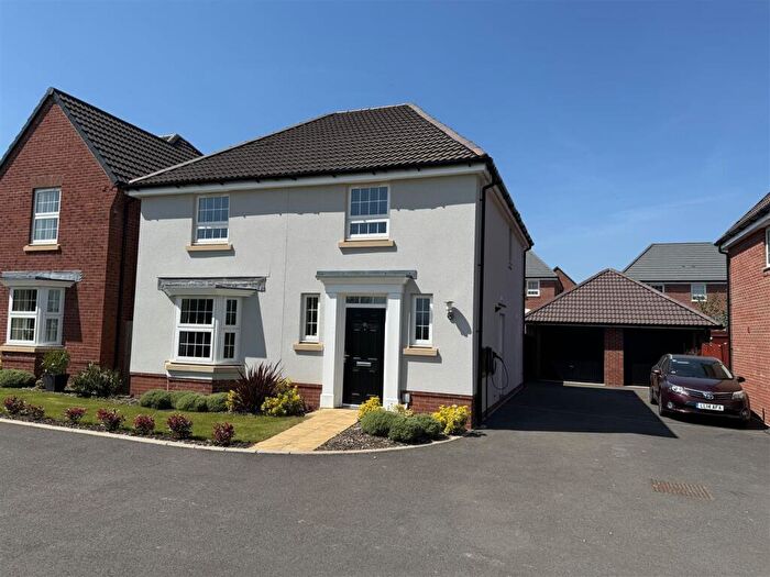 4 Bedroom Detached House For Sale In Peregrine Close, Newent, GL18