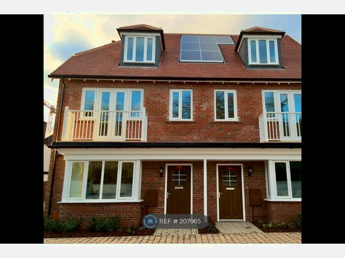 4 Bedroom Semi-Detached House To Rent In David Wildman Lane, London, NW7