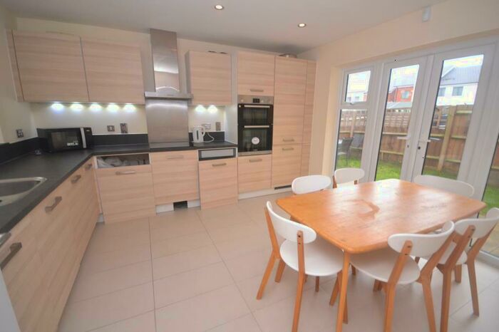 4 Bedroom Town House To Rent In Kennet Island, Reading, RG2