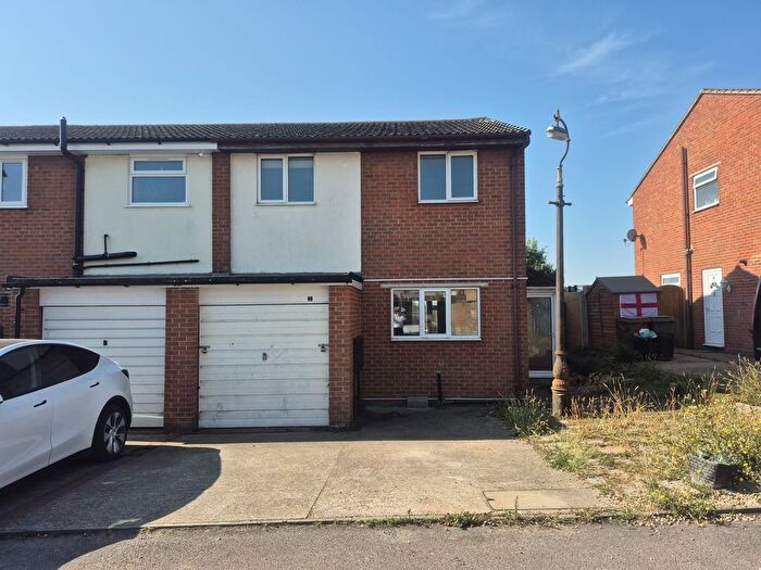 3 Bedroom Semi-Detached House For Sale In Avery Close, Allhallows, Rochester, Kent, ME3