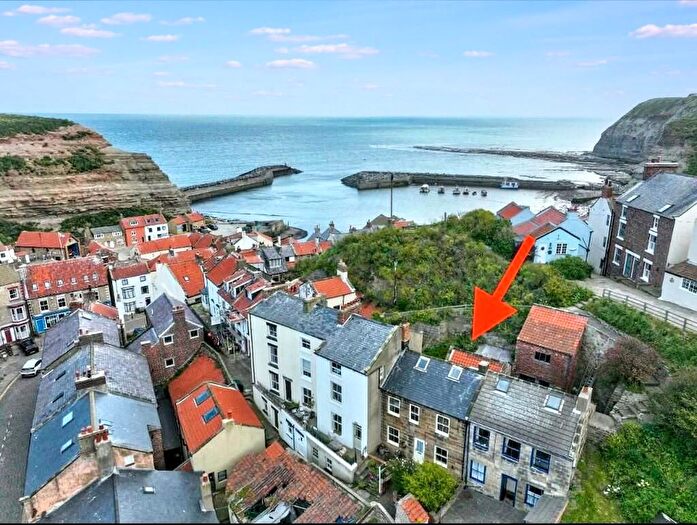 4 Bedroom Property For Sale In Darlington Terrace, Staithes, Saltburn-By-The-Sea, TS13