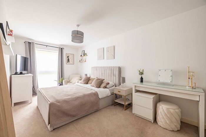 2 Bedroom Flat For Sale In Jubilee House, Cornwall Gardens, Taplow, SL6