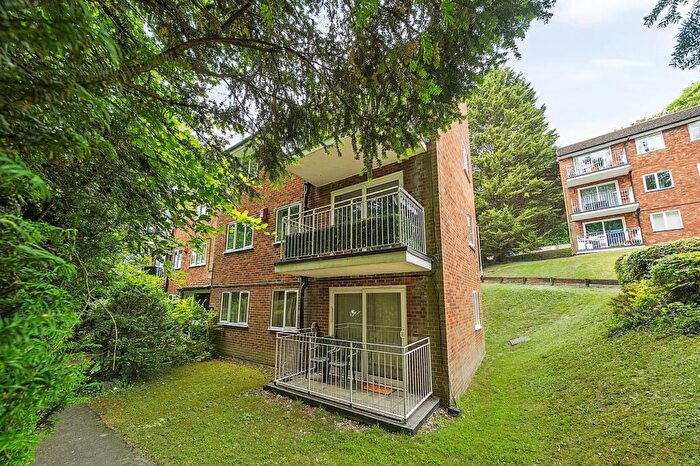 2 Bedroom Flat For Sale In Court Bushes Road, Whyteleafe, CR3