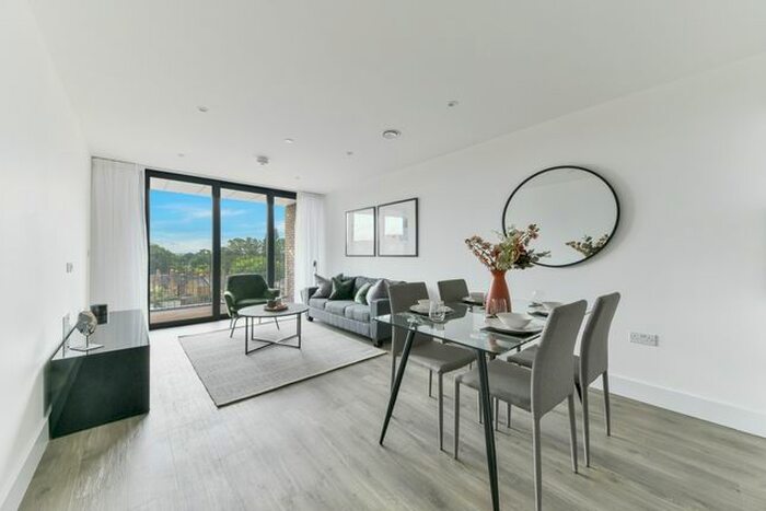 2 Bedroom Flat To Rent In Epsom House, London Square Staines, Staines Upon Thames, TW18