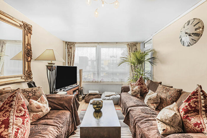 3 Bedroom Apartment For Sale In De Beauvoir Road, London, N1