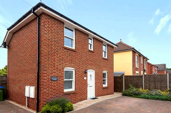 2 Bedroom Detached House To Rent In Bridge Road, Park Gate, Southampton, Hampshire, SO31