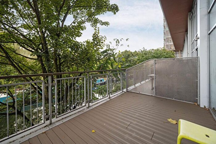 2 Bedroom Maisonette For Sale In Victoria Wharf, Palmers Road, Bethnal Green, London, E2