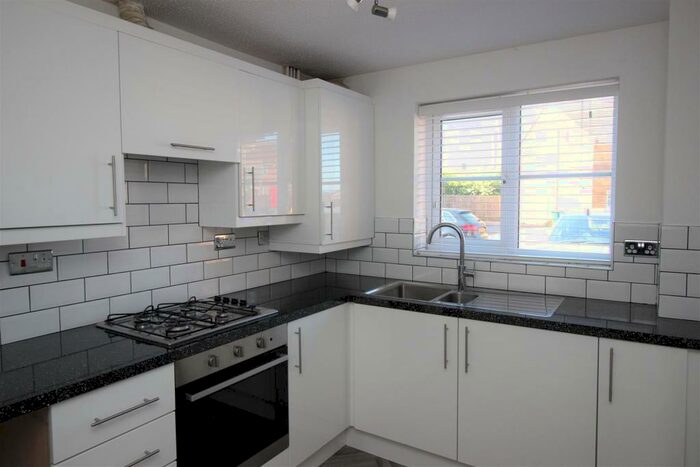 4 Bedroom Town House To Rent In Kestrel Drive, Mexborough, S64