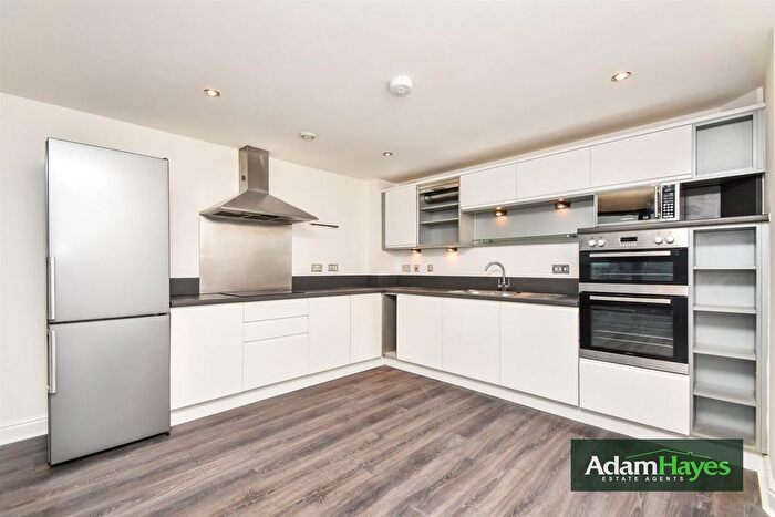 2 Bedroom Flat To Rent In Kingsway, North Finchley, N12