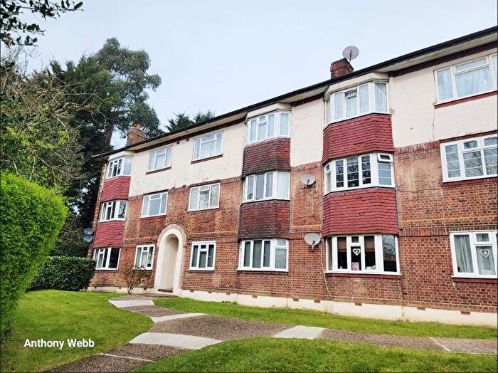 2 Bedroom Flat To Rent In Hadley Hall, Lynwood Grove, London, N21