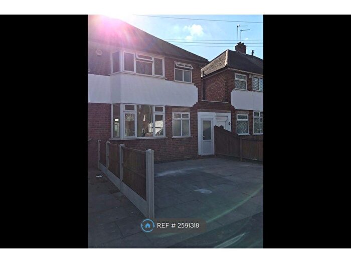 3 Bedroom Semi-Detached House To Rent In Horrell Road, Birmingham, B26