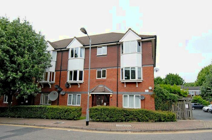 2 Bedroom Apartment To Rent In Bunning Way, Islington, N7