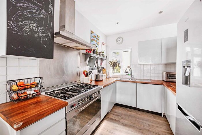 2 Bedroom Maisonette To Rent In Carlton Road, London, W4
