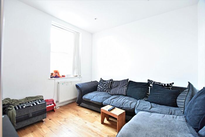 5 Bedroom Flat To Rent In Nunhead Lane, Peckham, SE15