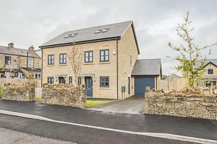 4 Bedroom Property To Rent In Goodshawfold Road, Rossendale, BB4