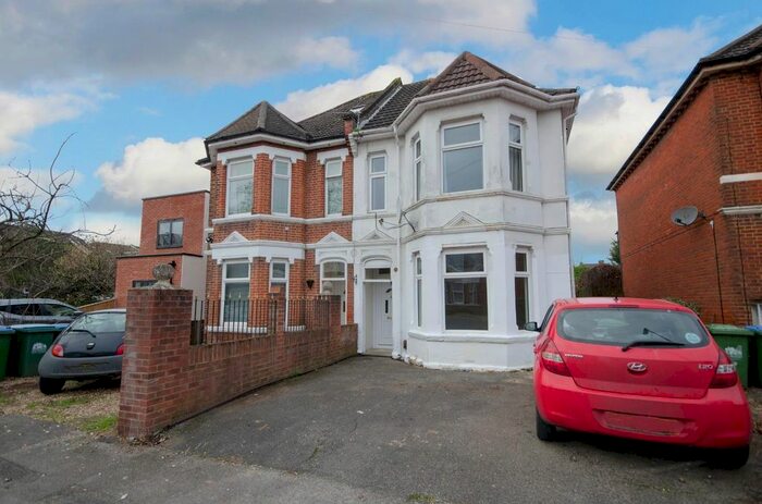 6 Bedroom Semi-Detached House To Rent In Atherley Road, Shirley, Southampton, SO15