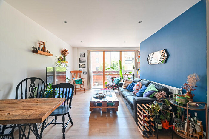 2 Bedroom Flat For Sale In Violet Road, Bow, London, E3