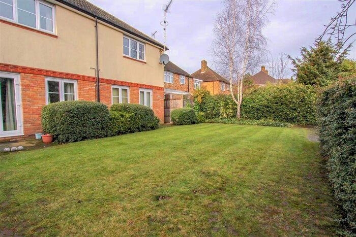 1 Bedroom Flat To Rent In Merryfields, Uxbridge, UB8