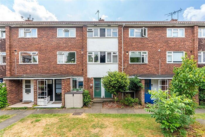 2 Bedroom Maisonette For Sale In Westmorland Close, Twickenham, TW1