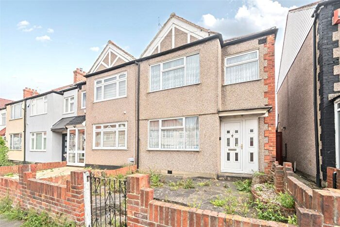 3 Bedroom End Of Terrace House For Sale In Abbotts Road, Mitcham, CR4