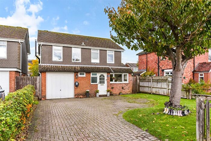 4 Bedroom Detached House For Sale In South Lane, Clanfield, PO8