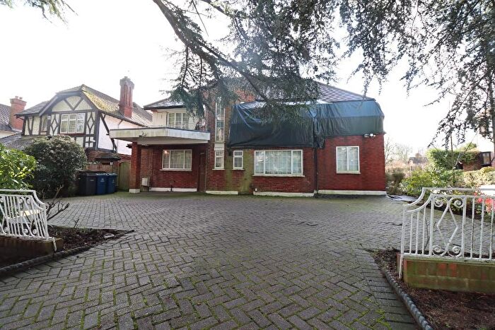 6 Bedroom Detached House For Sale In Canons Drive, Edgware, Middlesex, HA8