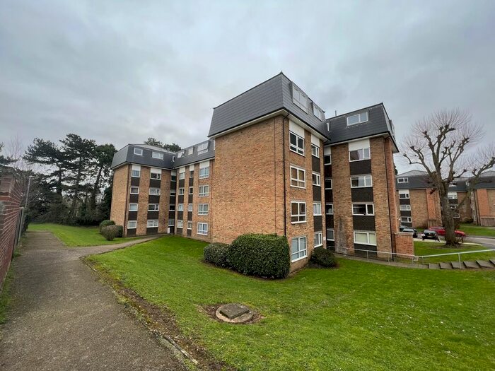 2 Bedroom Flat To Rent In Lampits, Hoddesdon, EN11