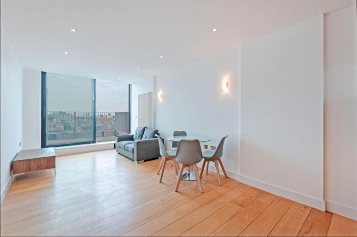 2 Bedroom Flat To Rent In Plumbers Row, Whitechapel, E1
