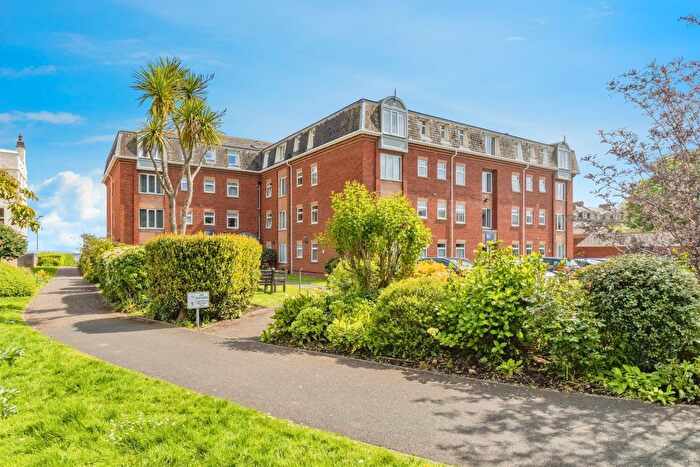 2 Bedroom Flat For Sale In North Road, Minehead, TA24