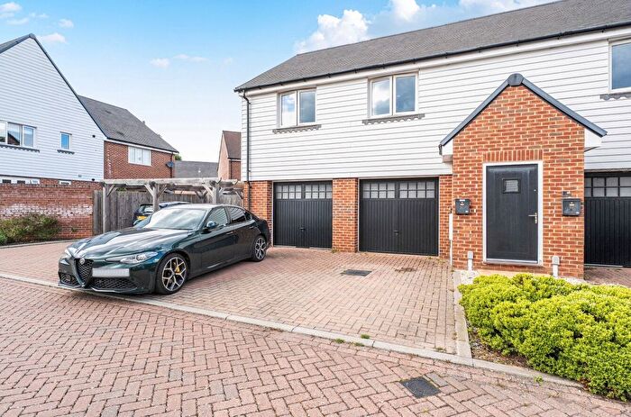 1 Bedroom Flat For Sale In Beldam Bridge Gardens, West End, Woking, GU24