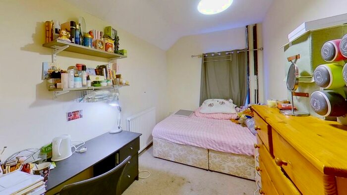 4 Bedroom Semi-Detached House To Rent In Guildford Park Road, Guildford, Surrey, GU2