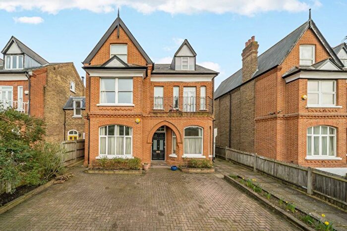 3 Bedroom Flat For Sale In Helena Road, Ealing, W5