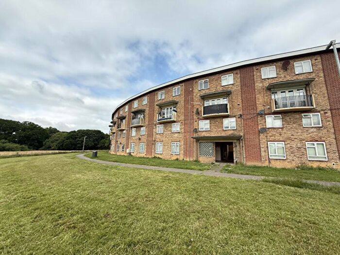2 Bedroom Maisonette To Rent In Quarry Spring, Harlow, CM20