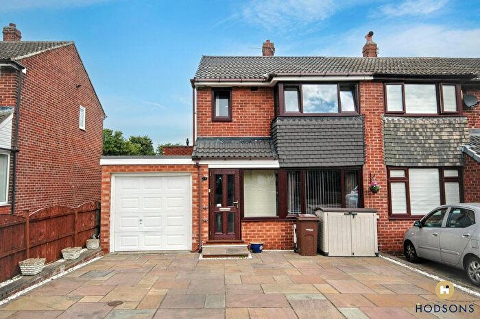 3 Bedroom Semi-Detached House For Sale In Thornhill Close, Walton, Wakefield, WF2