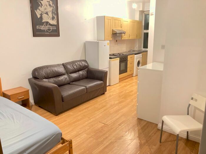 Studio To Rent In Very Near St Marys Church Area, Ealing, W5