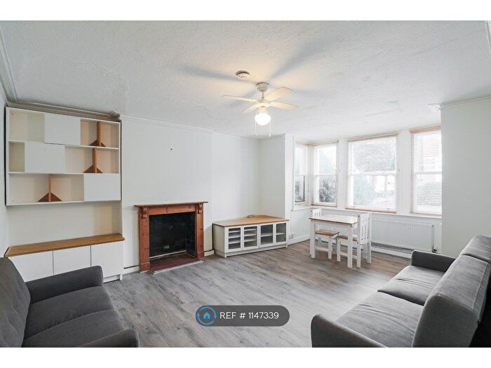2 Bedroom Flat To Rent In Norwood Road, London, SE24