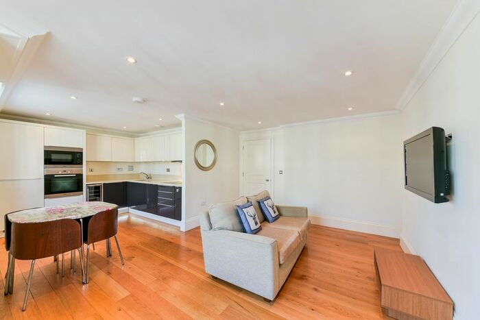 2 Bedroom Flat To Rent In Bloomsbury Mansions, Bloomsbury, London, WC1E