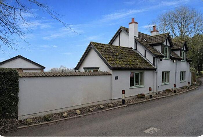 3 Bedroom Detached House For Sale In Station Road, Fulstow, LN11