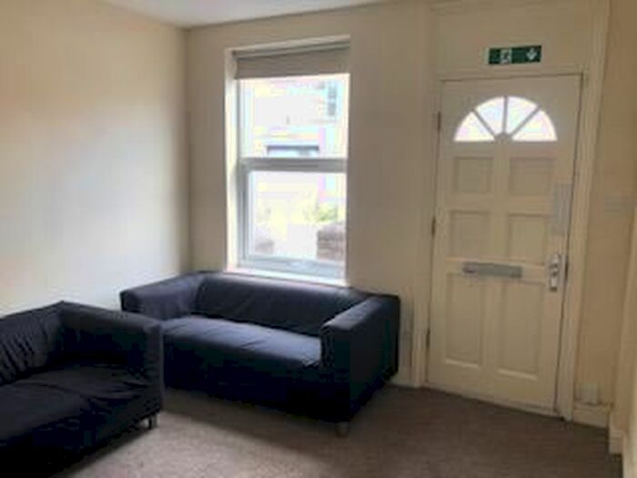 4 Bedroom Property To Rent In Park Road, Lenton, Nottingham, NG7